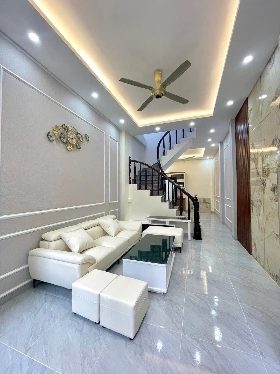 NHÀ LIỀN KỀ 4 TẦNG, 5 PHÒNG NGỦ - VỊ TRÍ VÀNG 241 CHIẾN THẮNG, VĂN QUÁN, HÀ ĐÔNG! - Ảnh chính